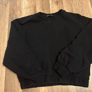 Zara Women's Black Crewneck Sweater
